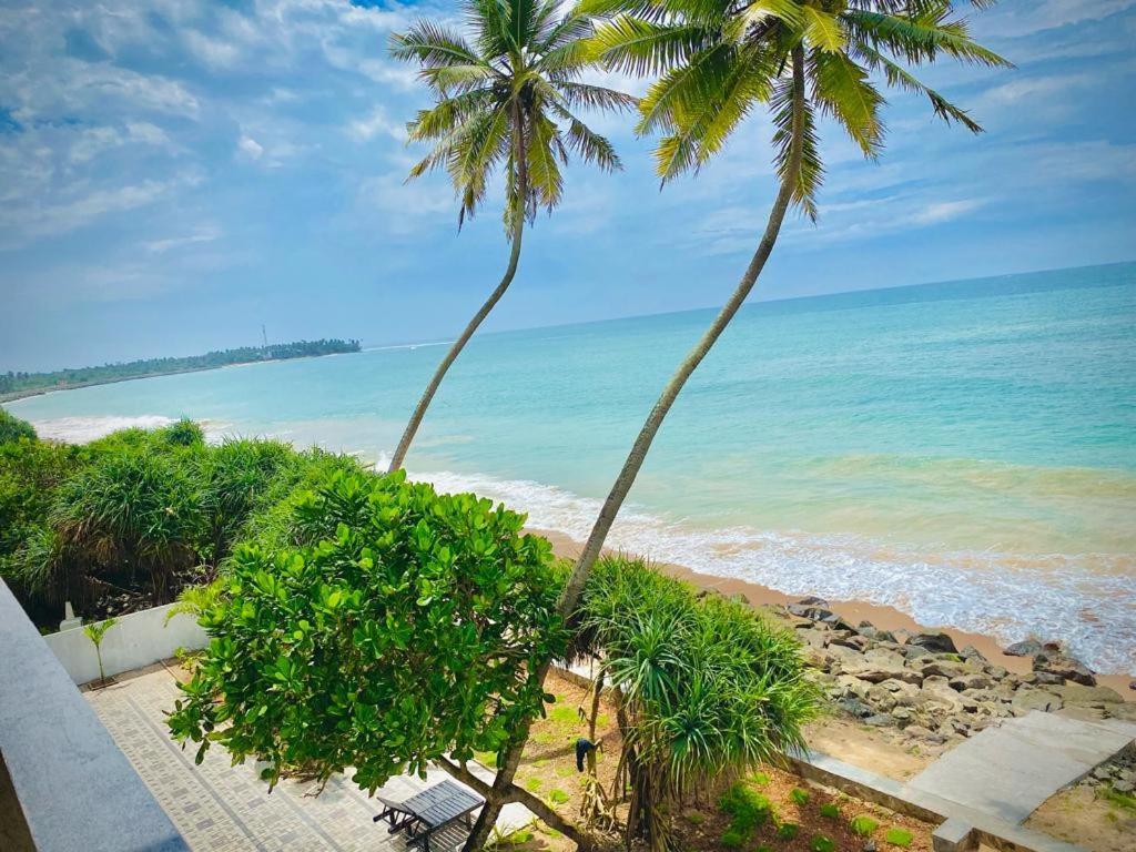 Sevenra Grand Beach Hotel Ambalangoda  Exterior photo