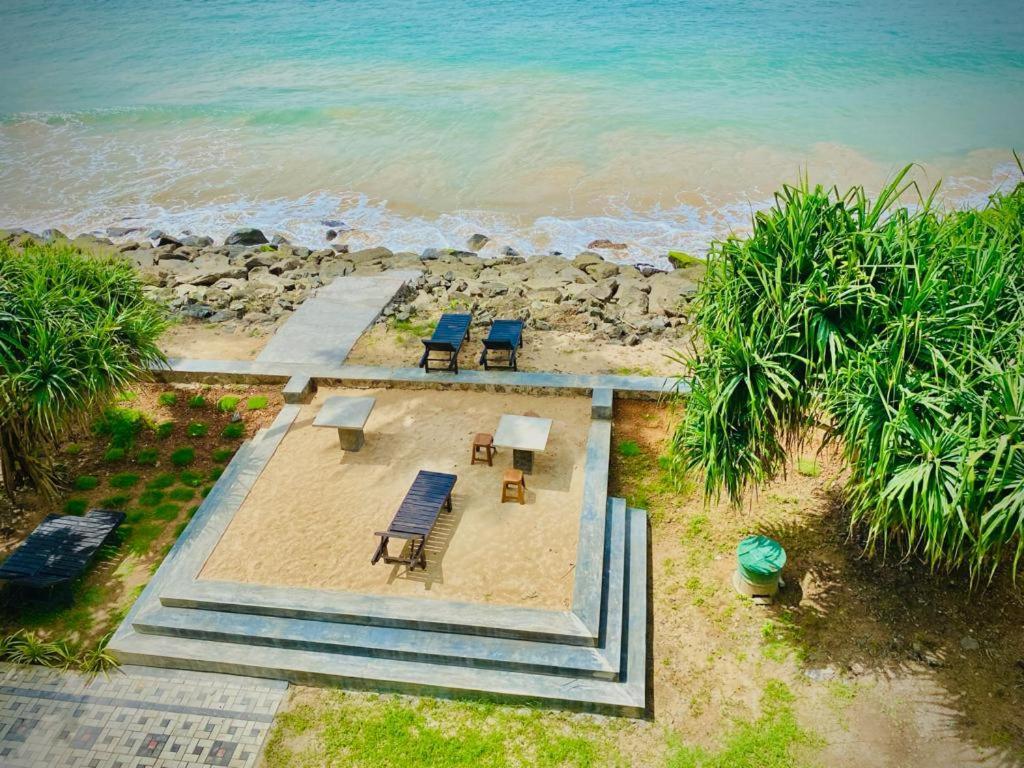 Sevenra Grand Beach Hotel Ambalangoda  Exterior photo