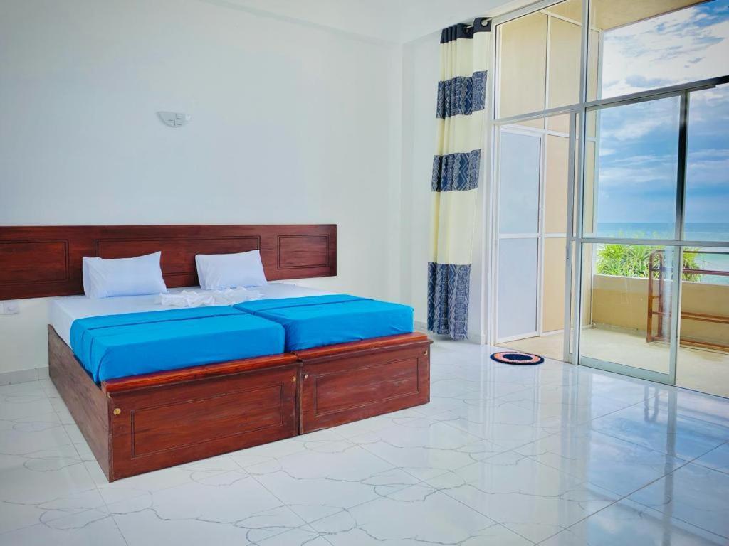 Sevenra Grand Beach Hotel Ambalangoda  Exterior photo
