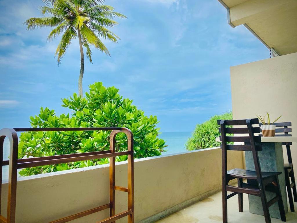 Sevenra Grand Beach Hotel Ambalangoda  Exterior photo