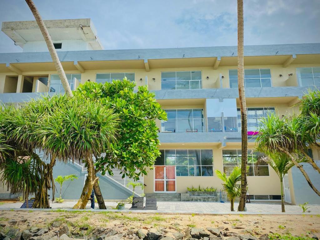 Sevenra Grand Beach Hotel Ambalangoda  Exterior photo