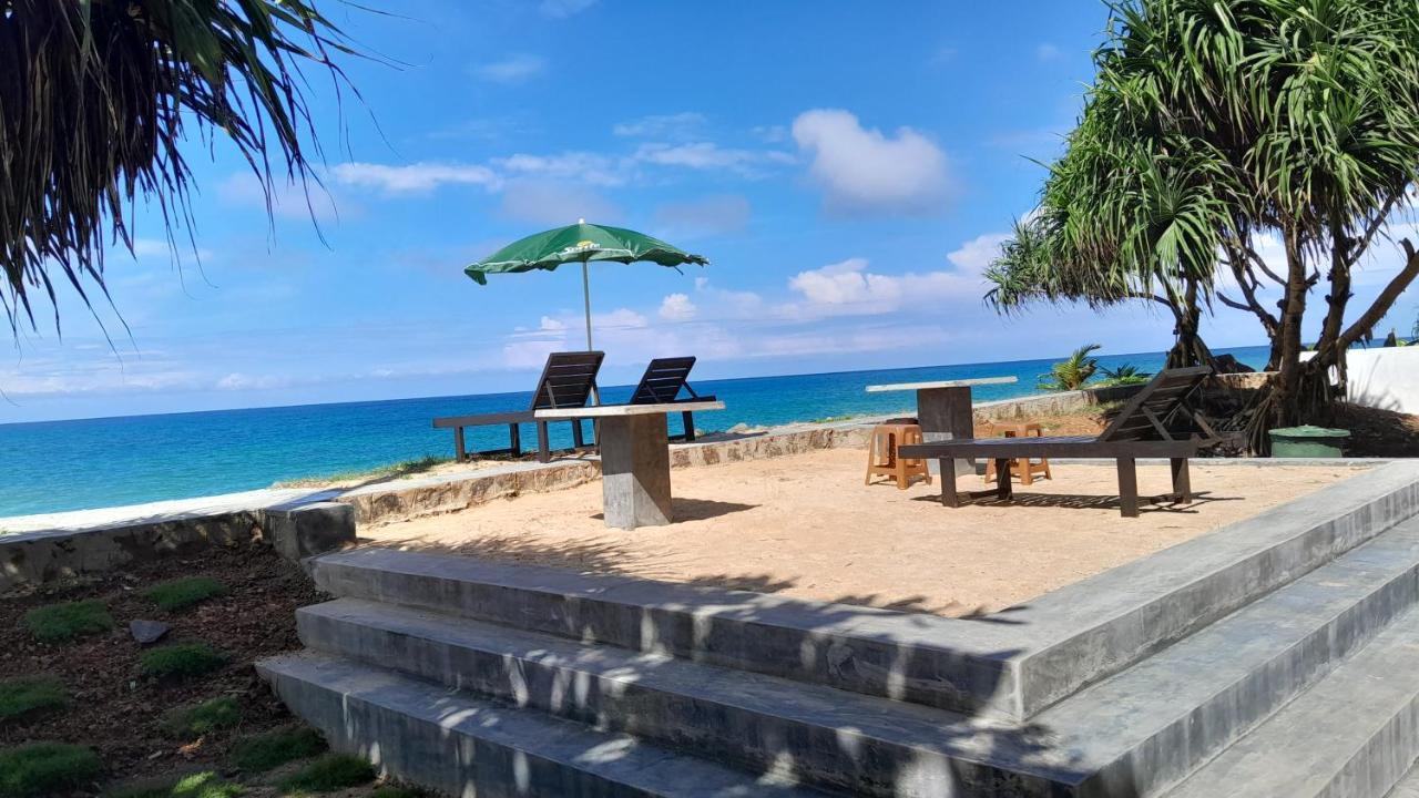 Sevenra Grand Beach Hotel Ambalangoda  Exterior photo
