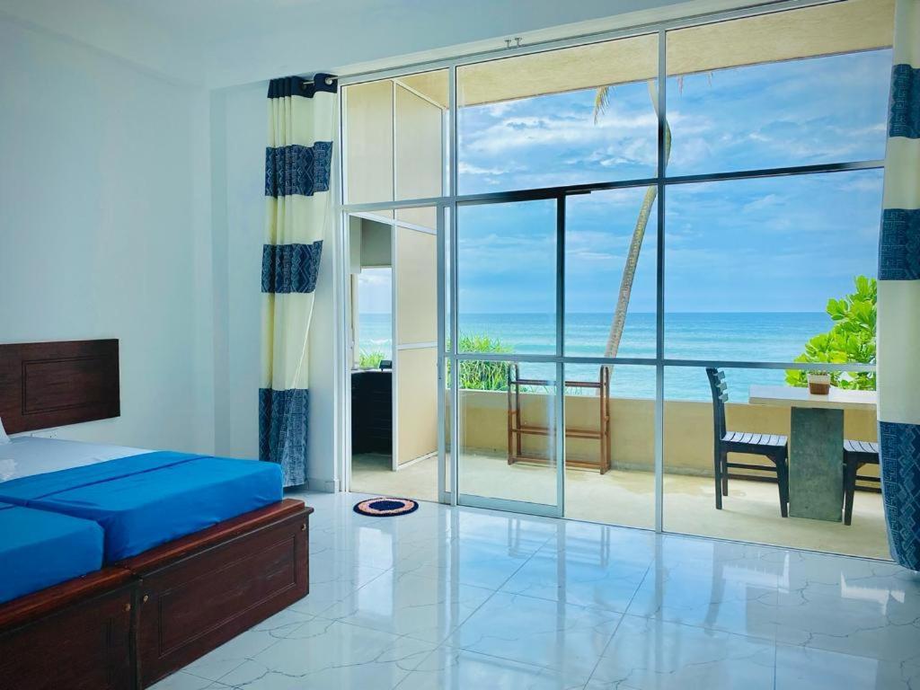 Sevenra Grand Beach Hotel Ambalangoda  Exterior photo