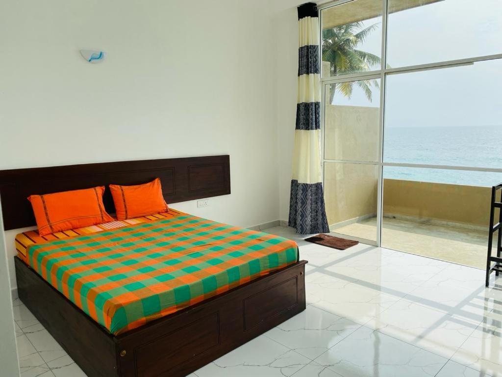 Sevenra Grand Beach Hotel Ambalangoda  Exterior photo