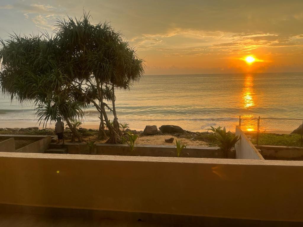 Sevenra Grand Beach Hotel Ambalangoda  Exterior photo