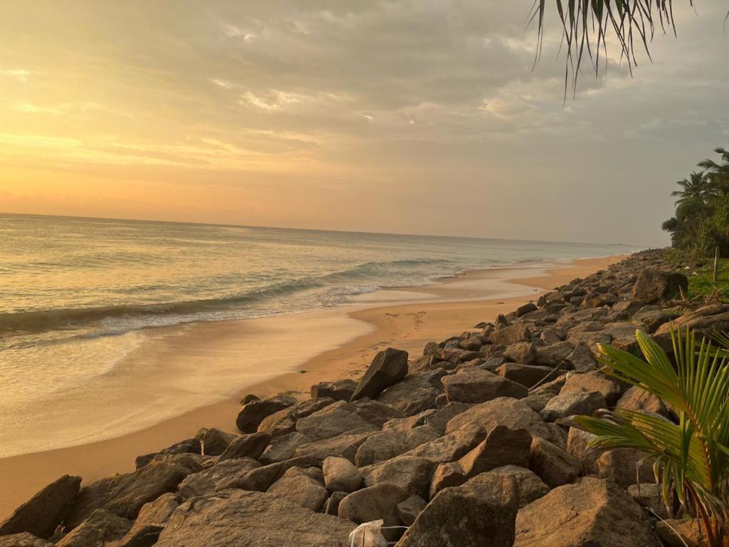 Sevenra Grand Beach Hotel Ambalangoda  Exterior photo