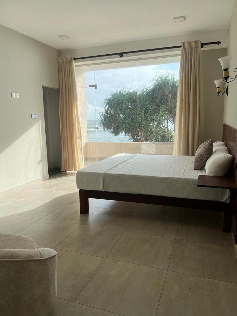 Sevenra Grand Beach Hotel Ambalangoda  Exterior photo