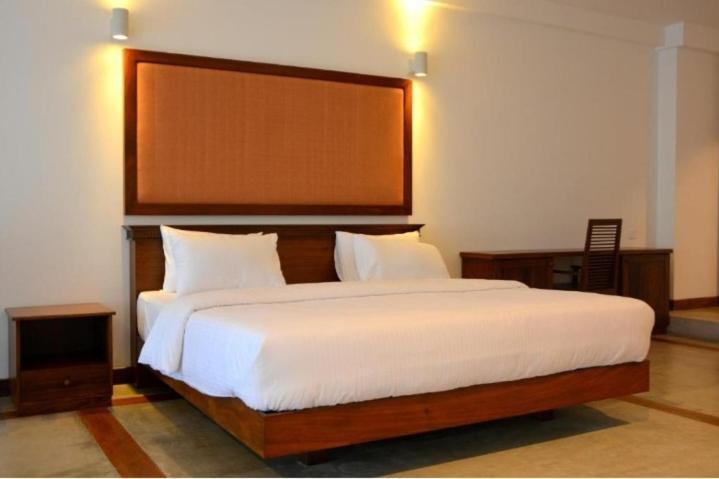 Sevenra Grand Beach Hotel Ambalangoda  Exterior photo